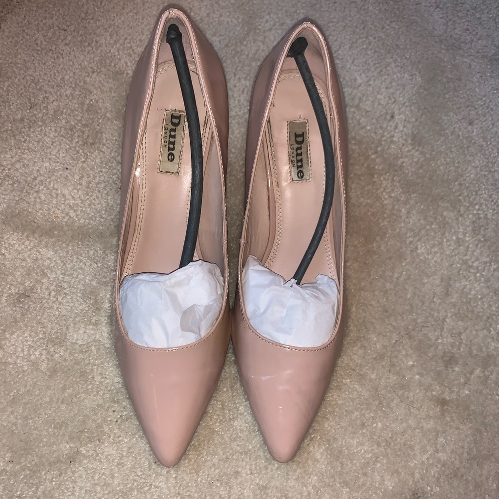 Nude Pumps